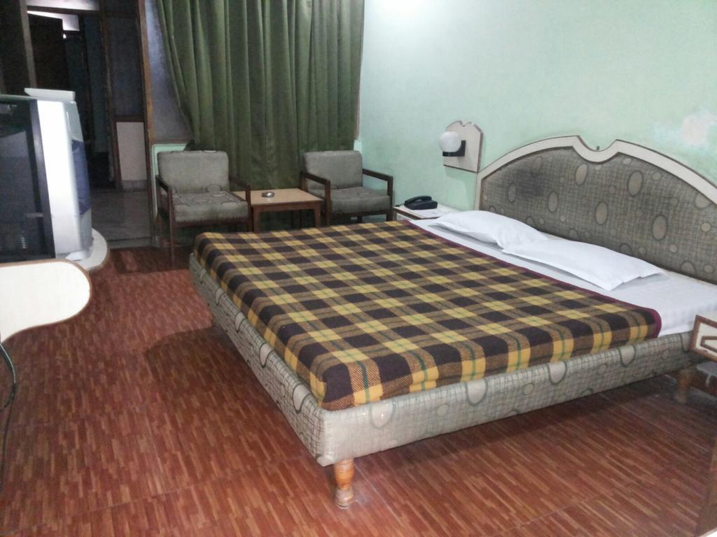 Hotel Saurab Dehradun Exterior foto